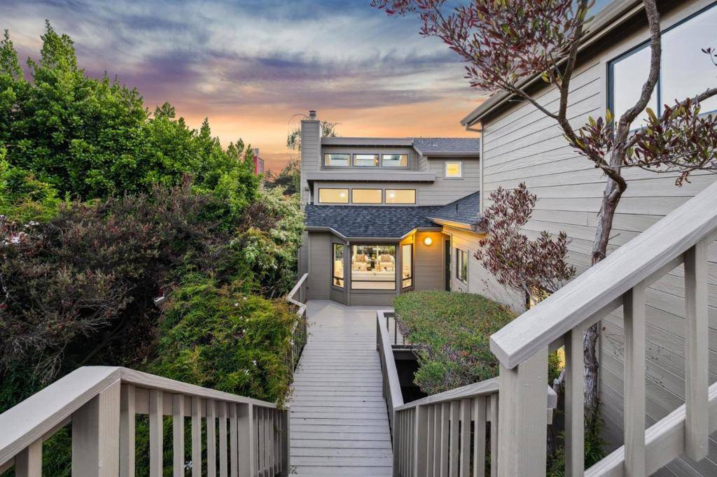 El Granada, CA 94018,389 Avenue Granada