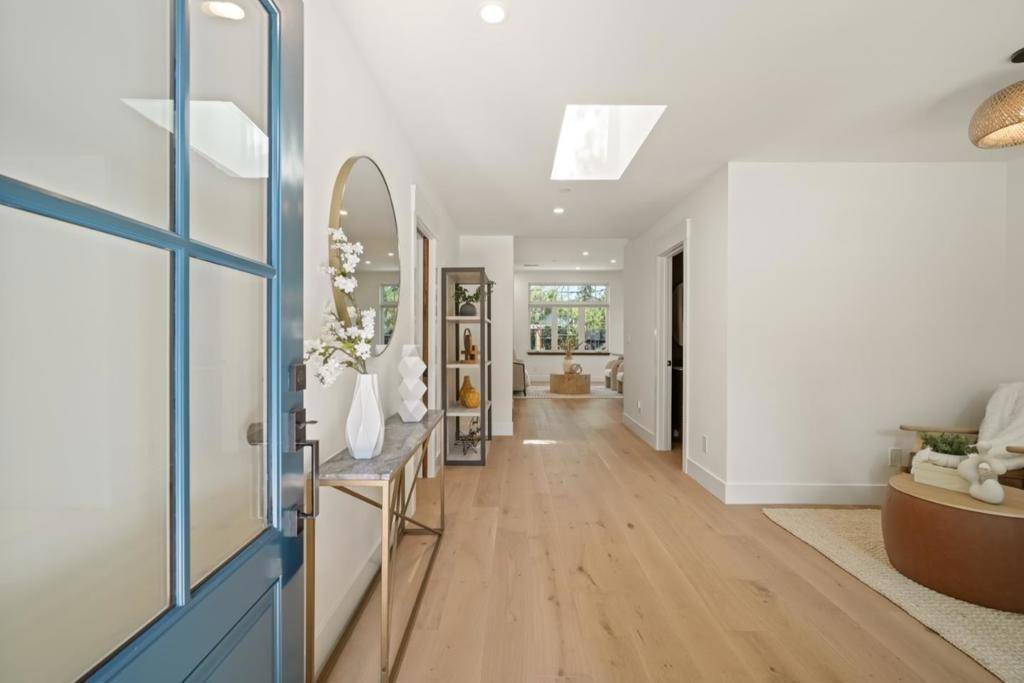 Menlo Park, CA 94025,911 Peggy LN