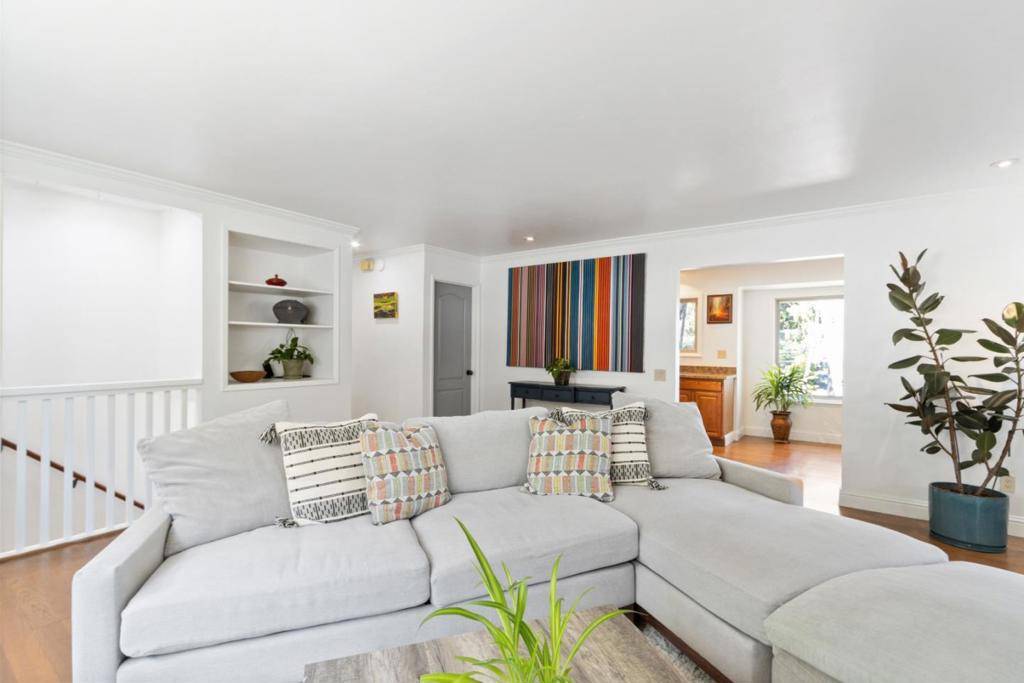 Monterey, CA 93940,7 Wyndemere Vale