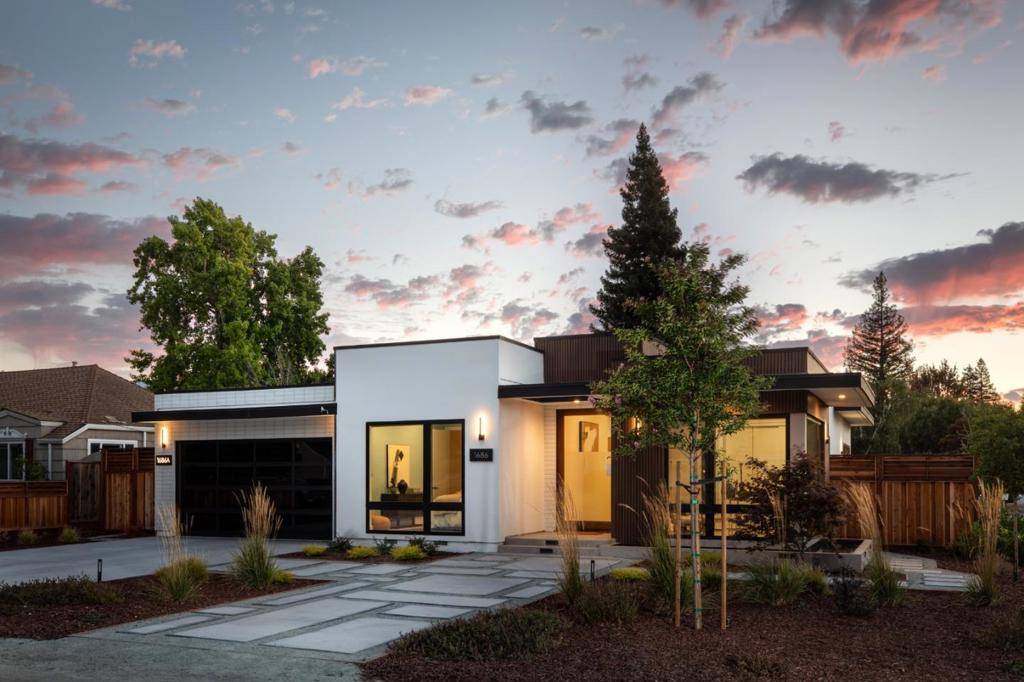 Los Altos, CA 94024,1686 Parkhills AVE