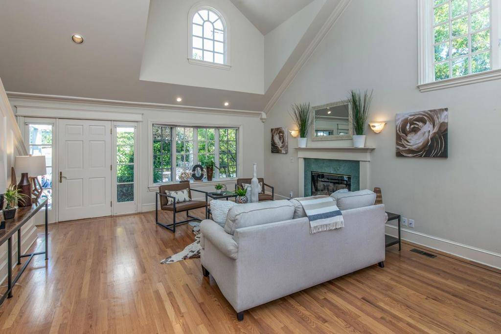 Woodside, CA 94062,129 Hillside DR