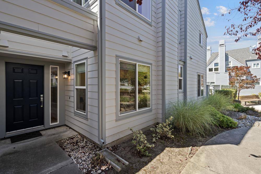 Foster City, CA 94404,26 Binnacle LN