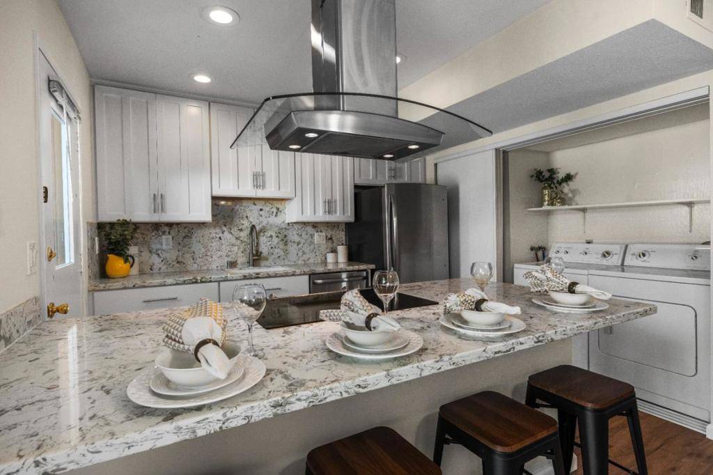 Sunnyvale, CA 94087,125 Connemara WAY #3