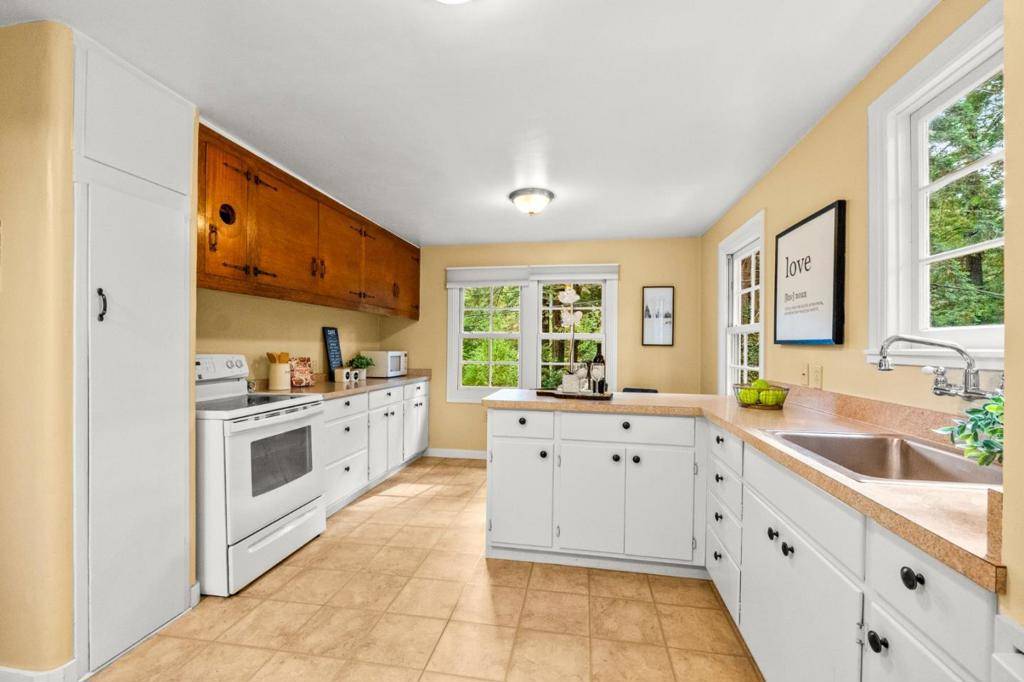 Redwood City, CA 94062,121 Skylonda DR