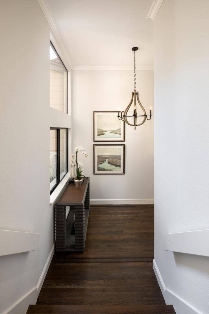 Menlo Park, CA 94025,2 Hallmark CIR