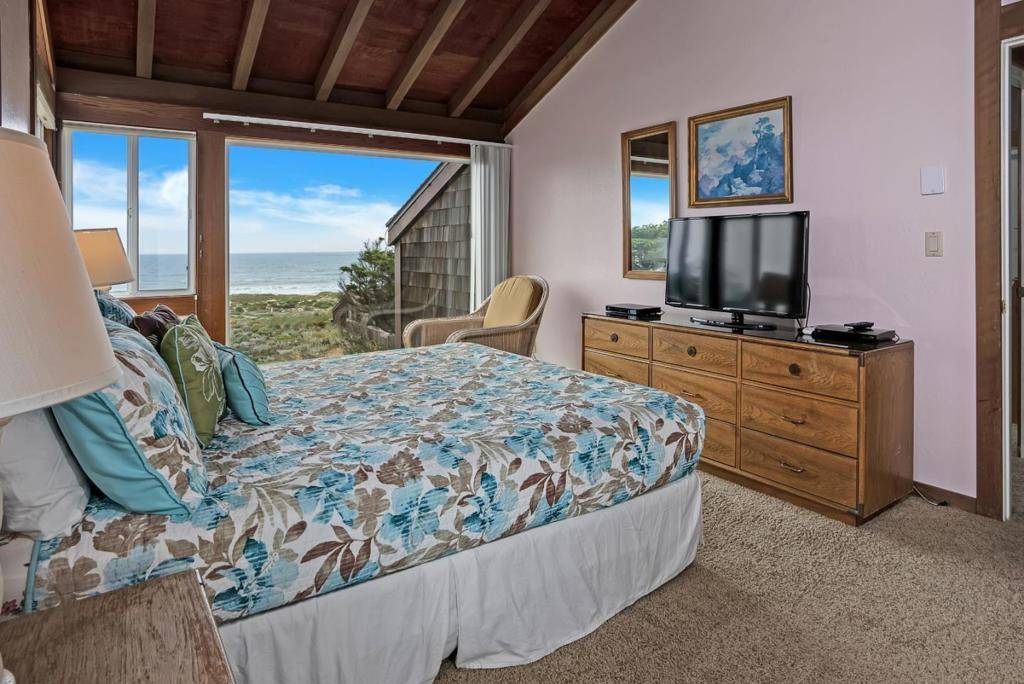 Moss Landing, CA 95039,210 Monterey Dunes WAY