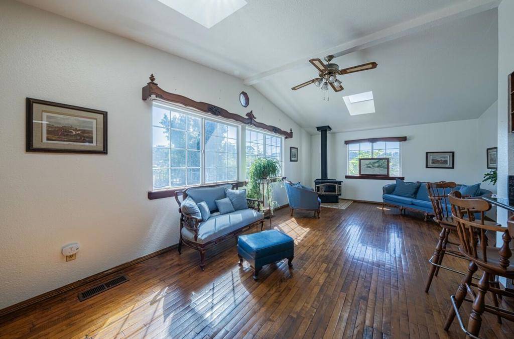 Salinas, CA 93907,17945 Pesante RD