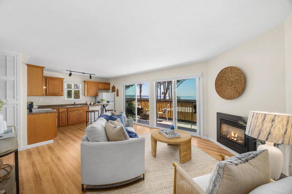 Capitola, CA 95010,815 Balboa AVE #103