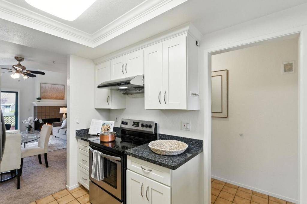 Redwood City, CA 94065,24 Pelican LN