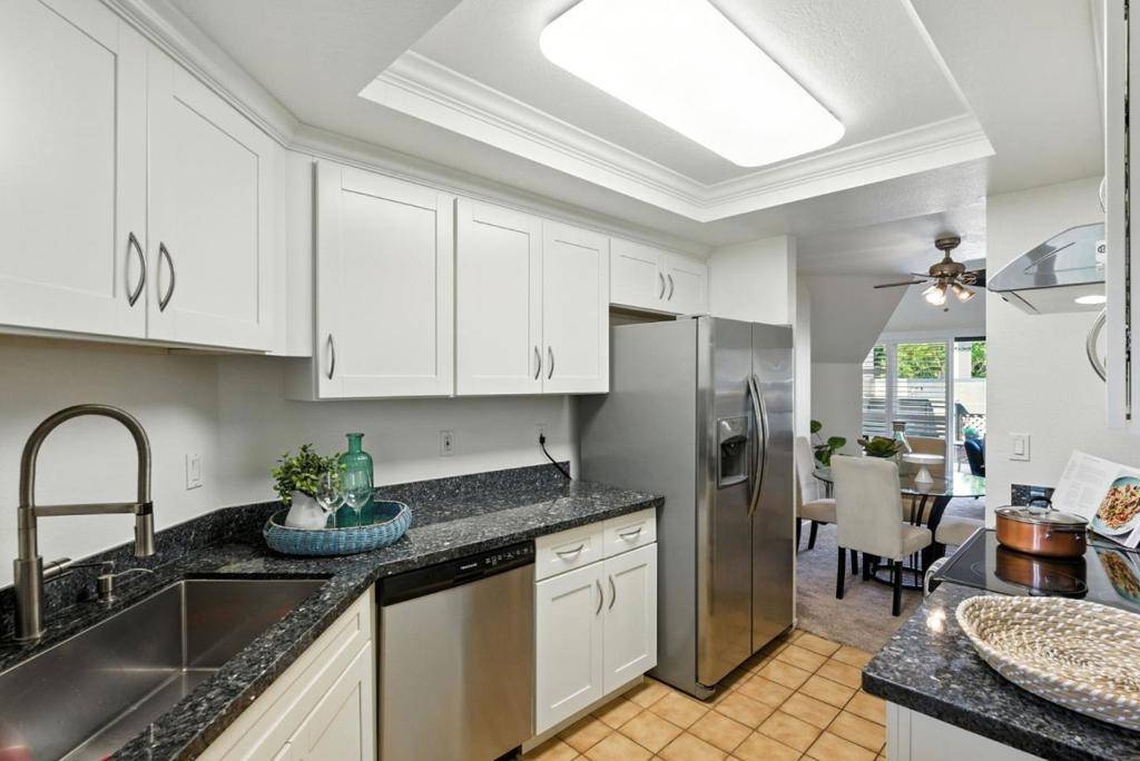 Redwood City, CA 94065,24 Pelican LN