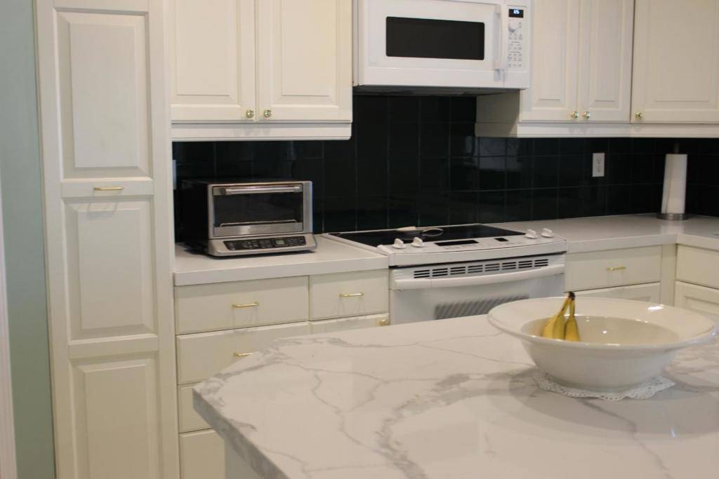 San Mateo, CA 94404,1041 Shoal DR