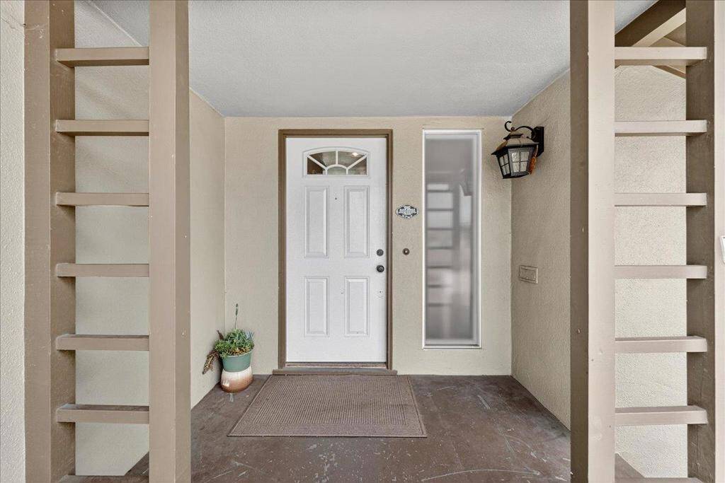 Salinas, CA 93901,877 San Simeon DR