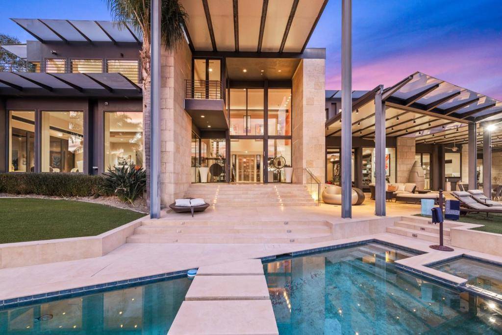 Los Altos Hills, CA 94022,Address not disclosed