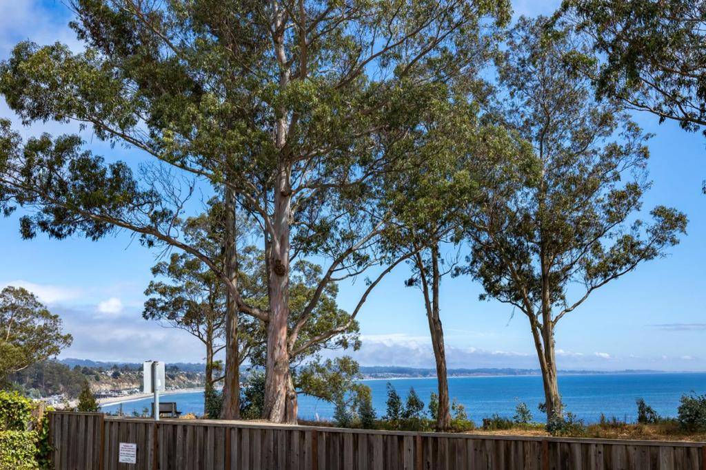 Capitola, CA 95010,825 Balboa AVE #104