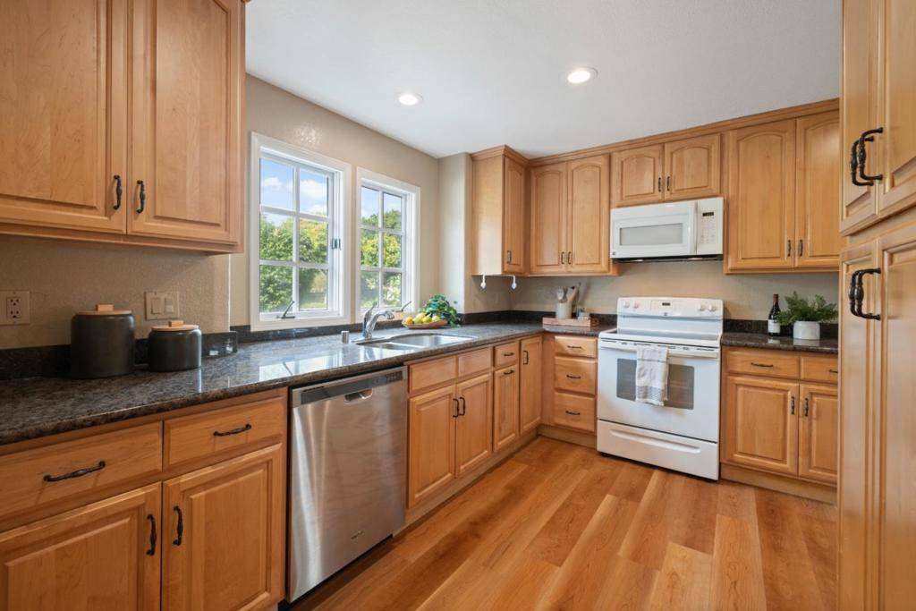 Capitola, CA 95010,4750 Capitola RD