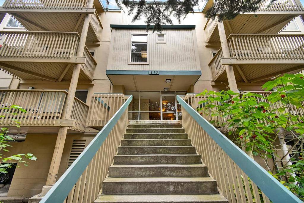 Daly City, CA 94015,377 Mandarin DR #305