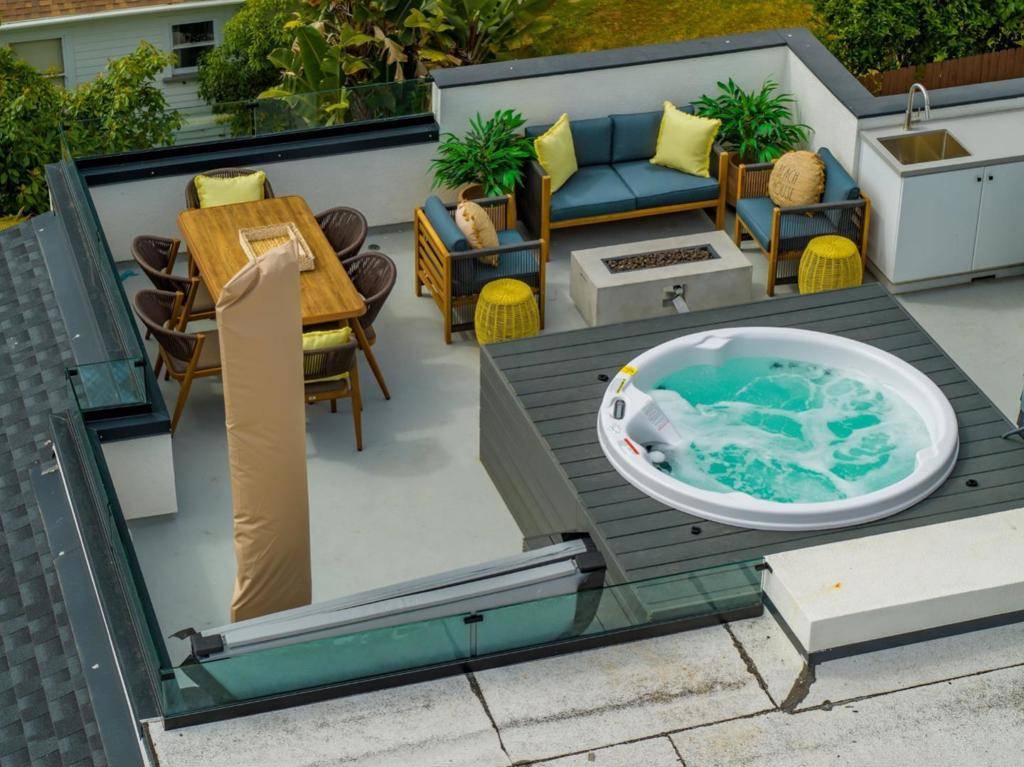 Oceanside, CA 92054,508 N Tremont ST #A