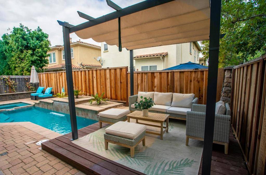 Gilroy, CA 95020,2107 Gullane WAY