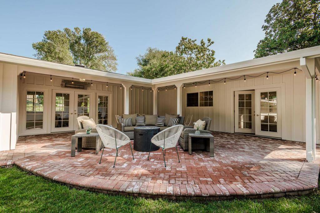 Palo Alto, CA 94303,1597 Edgewood DR