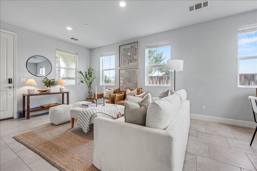 Marina, CA 93933,2943 Abrams DR