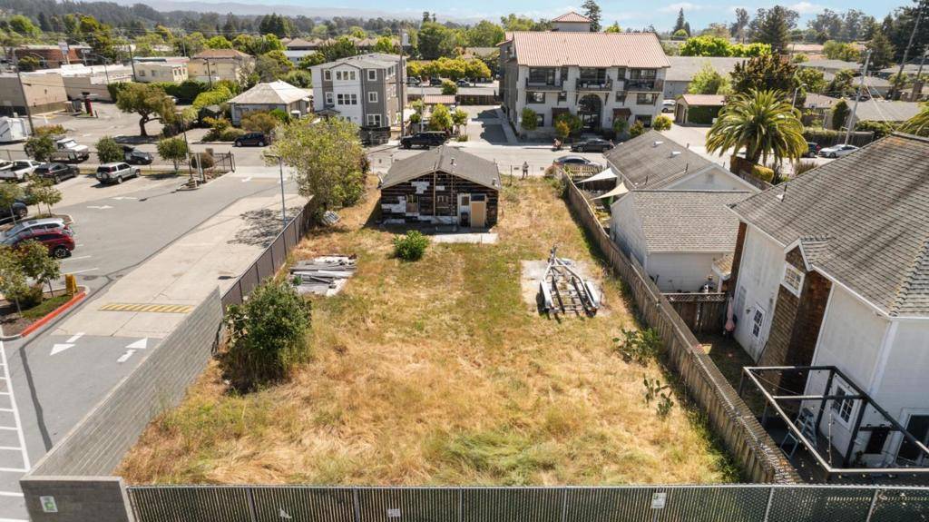 Santa Cruz, CA 95062,719 Darwin ST