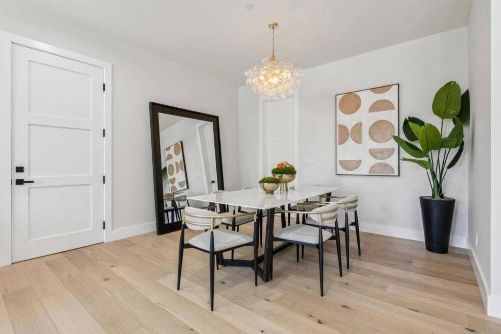 Los Altos, CA 94024,1074 Riverside DR
