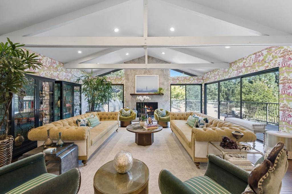 Los Altos Hills, CA 94022,27464 Altamont RD