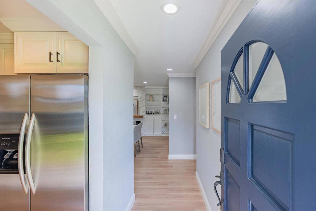 Mountain View, CA 94040,766 Cuesta DR