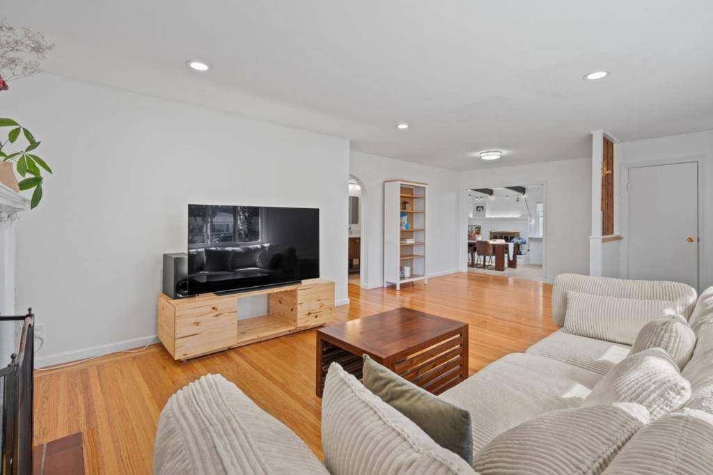 Hayward, CA 94544,542 Caleb PL