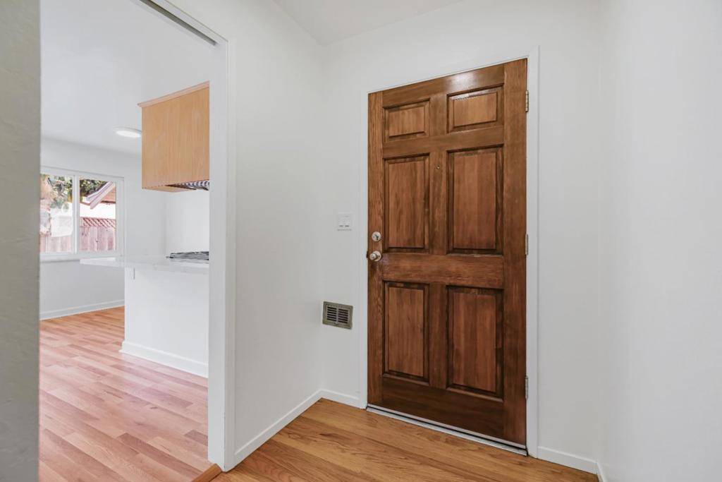 Salinas, CA 93901,148 Del Mar DR