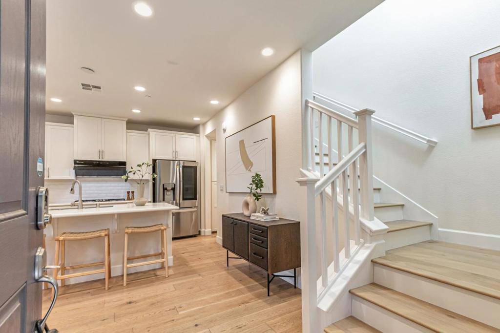 Sunnyvale, CA 94085,399 Charles Morris TER