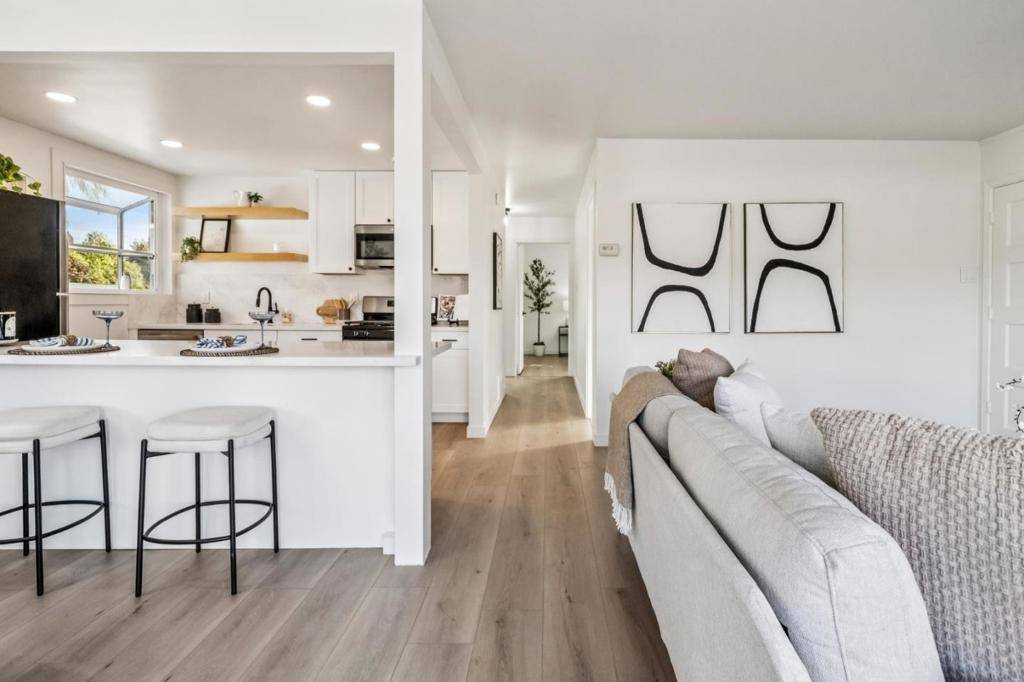 South San Francisco, CA 94080,9 Tunitas LN