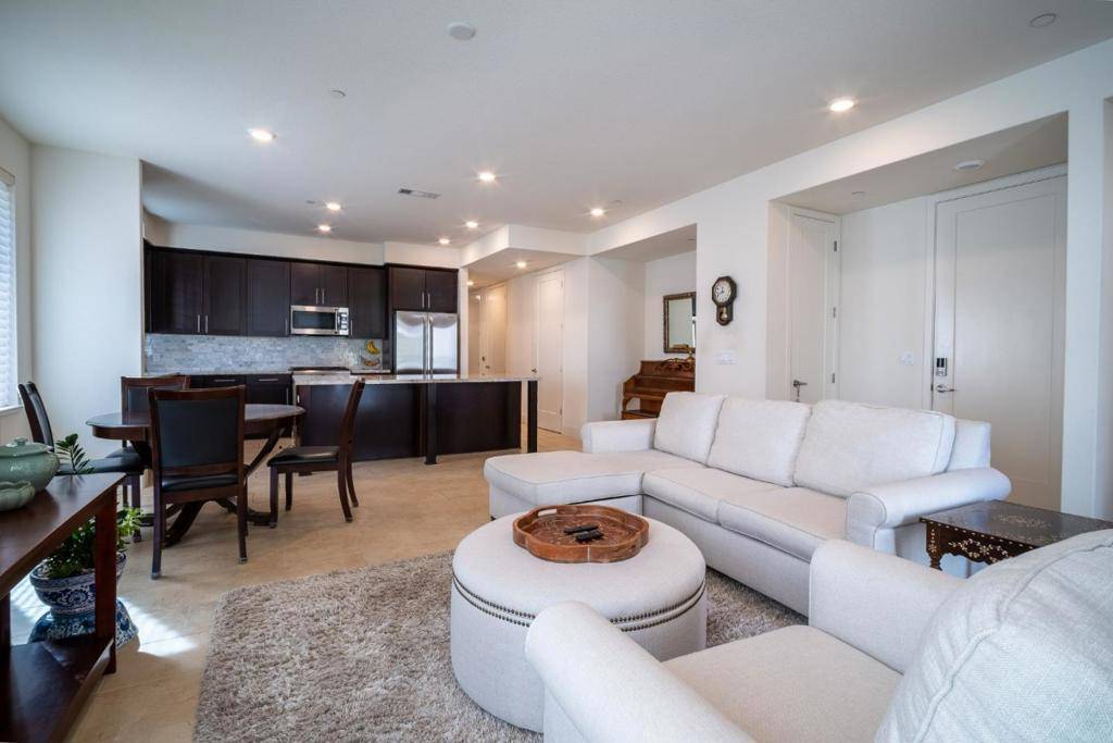 Foster City, CA 94404,708 Eppleton LN #204