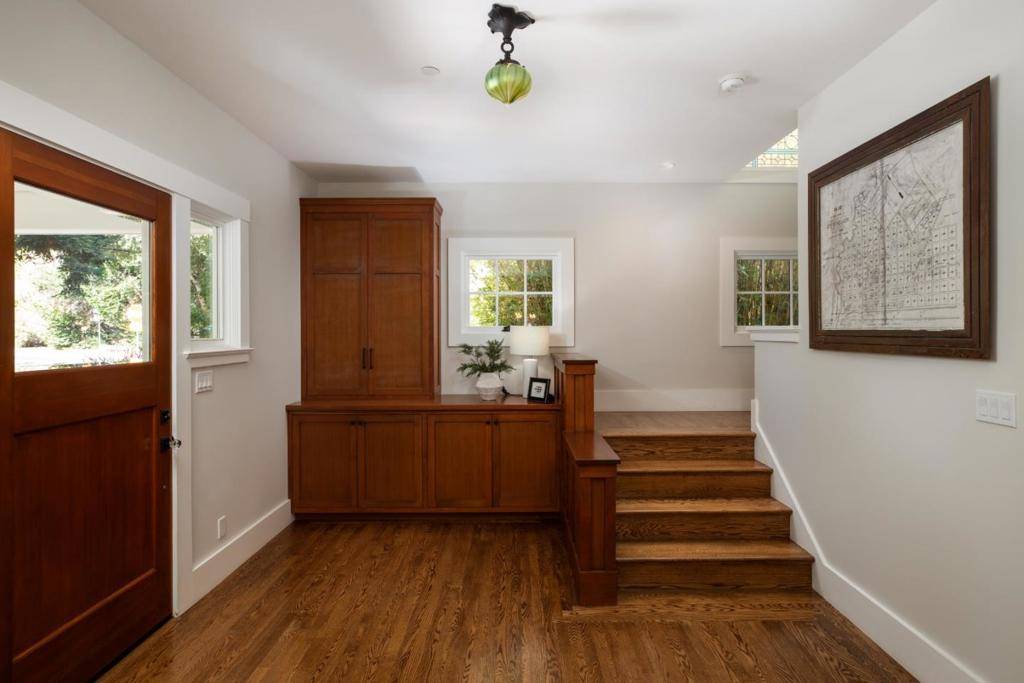 Palo Alto, CA 94301,115 Waverley ST