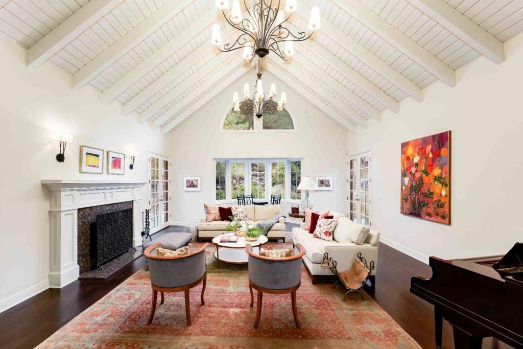 Woodside, CA 94062,160 Phillip RD