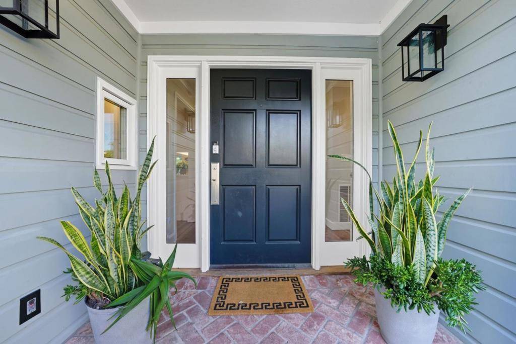 Redwood City, CA 94062,3654 Altamont WAY