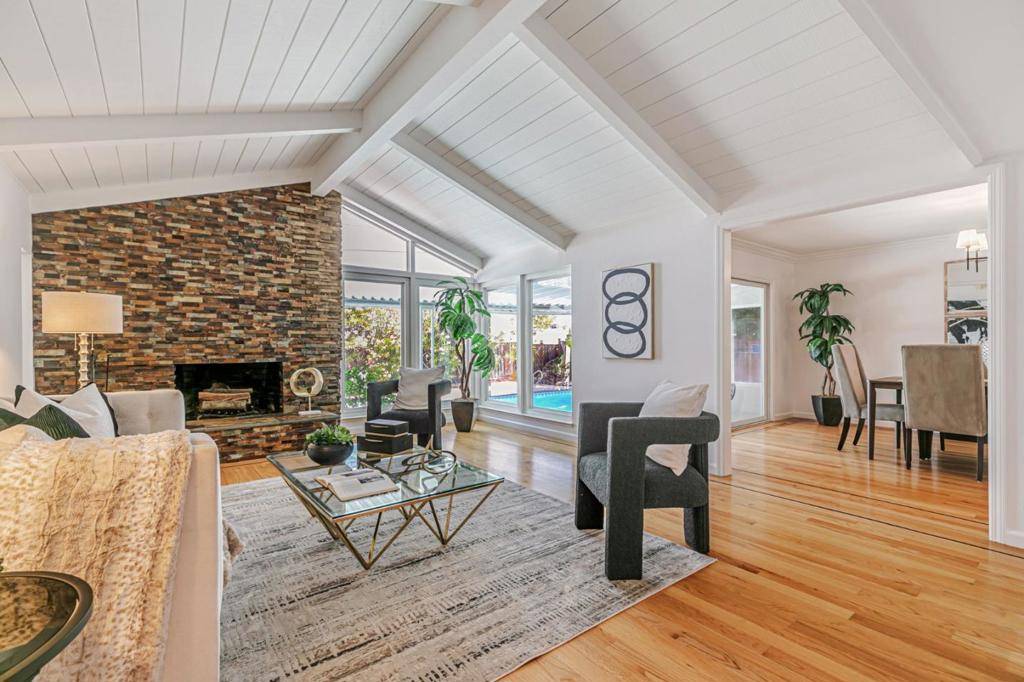 Saratoga, CA 95070,19437 Via Real DR