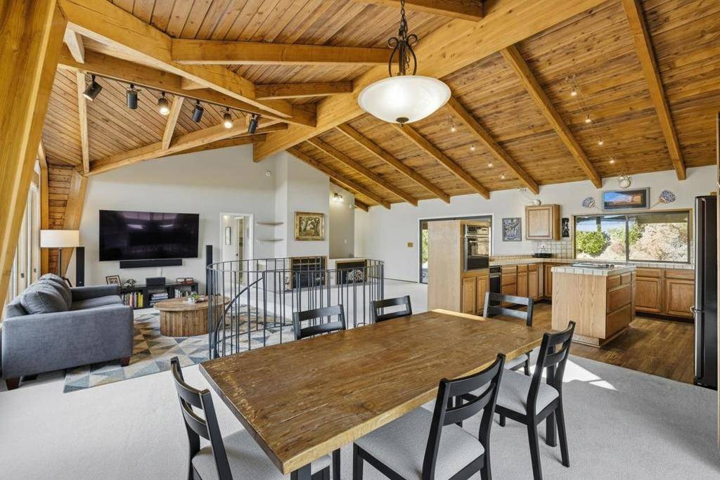 Los Gatos, CA 95033,22721 Oak Flat RD