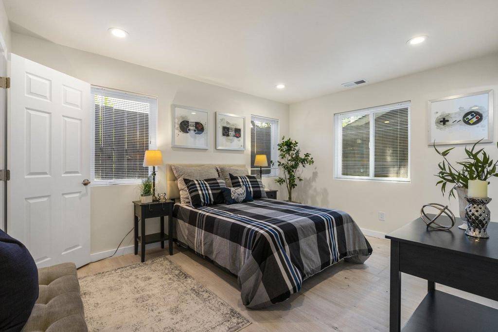 East Palo Alto, CA 94303,2387 Dumbarton AVE #2