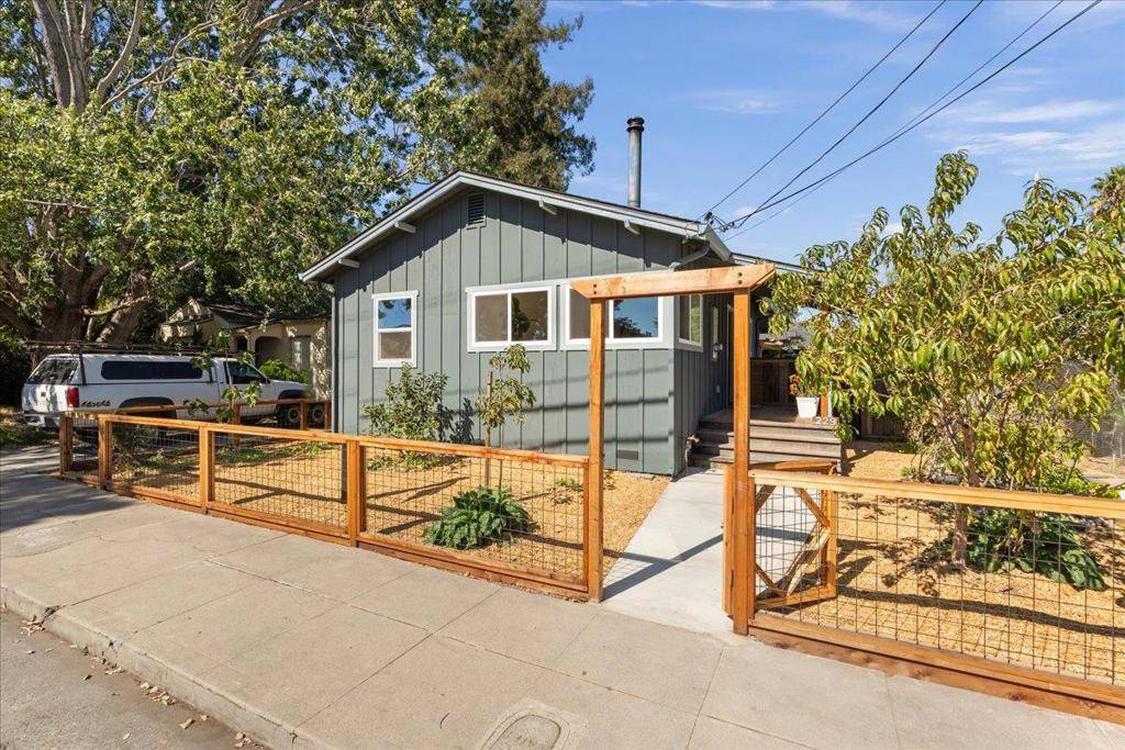 Santa Cruz, CA 95060,229 Coulson AVE