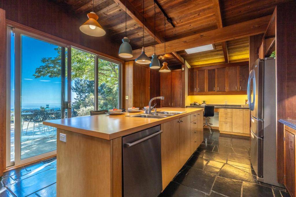 Los Gatos, CA 95033,800 Rancho Prieta RD