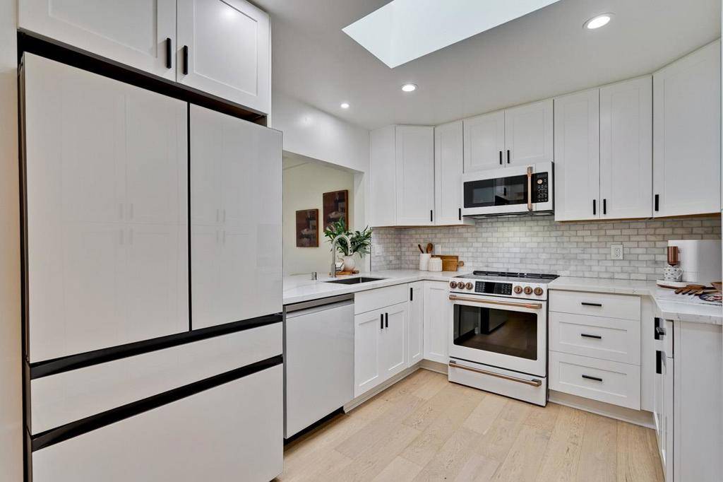 Redwood City, CA 94061,1010 Roosevelt AVE