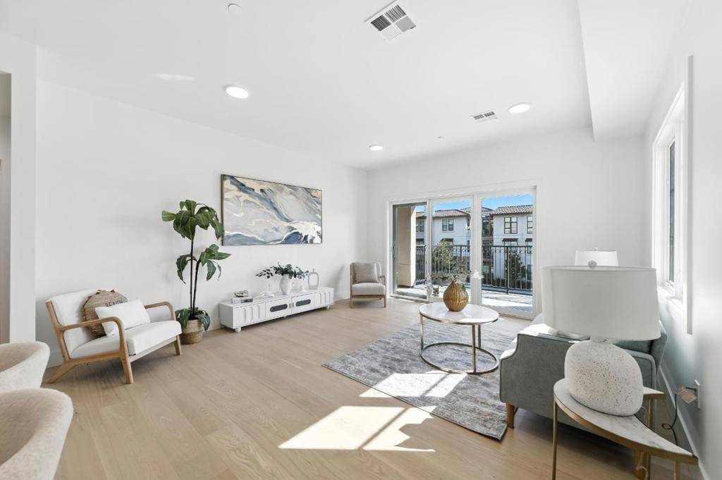 San Carlos, CA 94070,560 El Camino Real #206