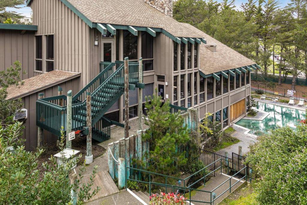 Daly City, CA 94015,359 Half Moon LN #113