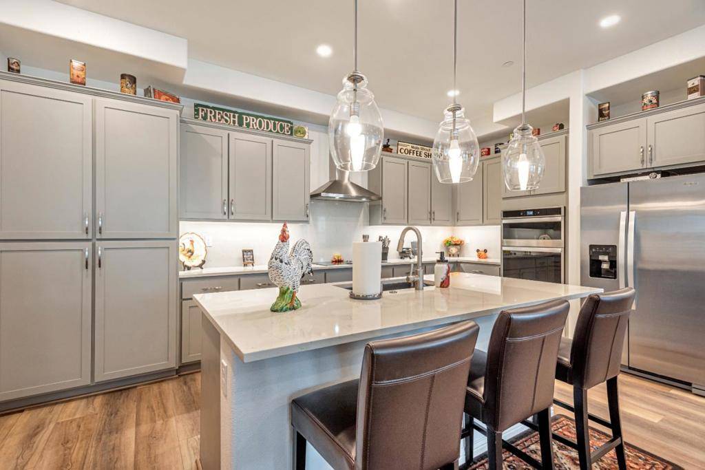 San Mateo, CA 94403,220 Waters Park CIR #201