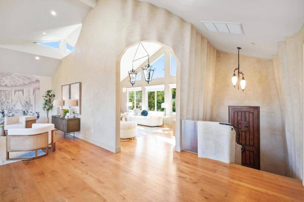 Redwood City, CA 94062,841 Bayview WAY