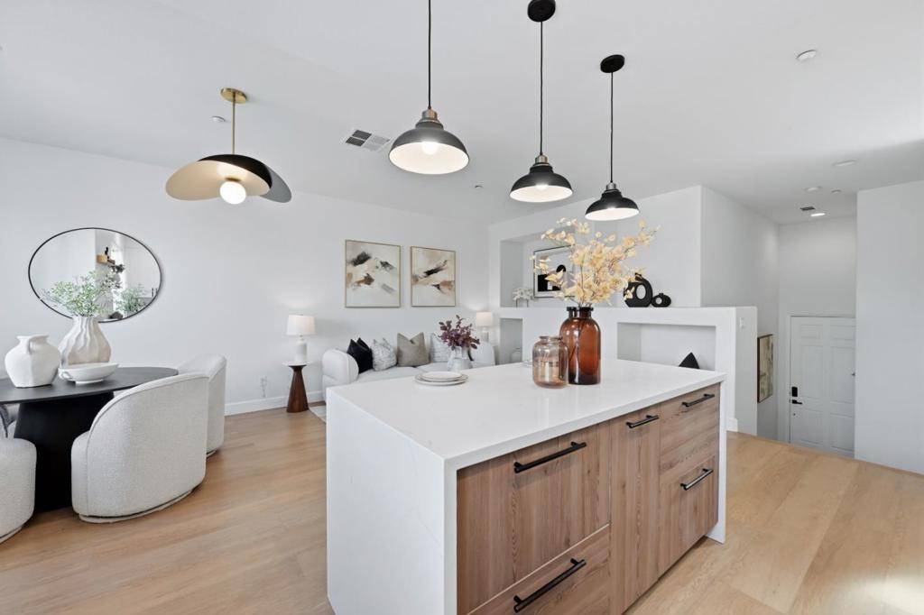 Union City, CA 94587,35005 11th ST