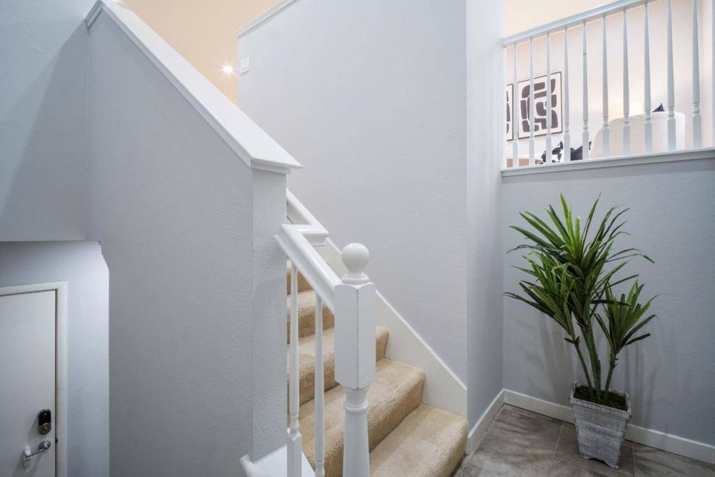 Sunnyvale, CA 94089,557 Montego TER