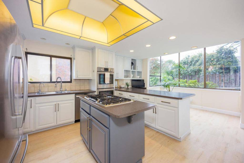 Half Moon Bay, CA 94019,2329 Burning Tree RD