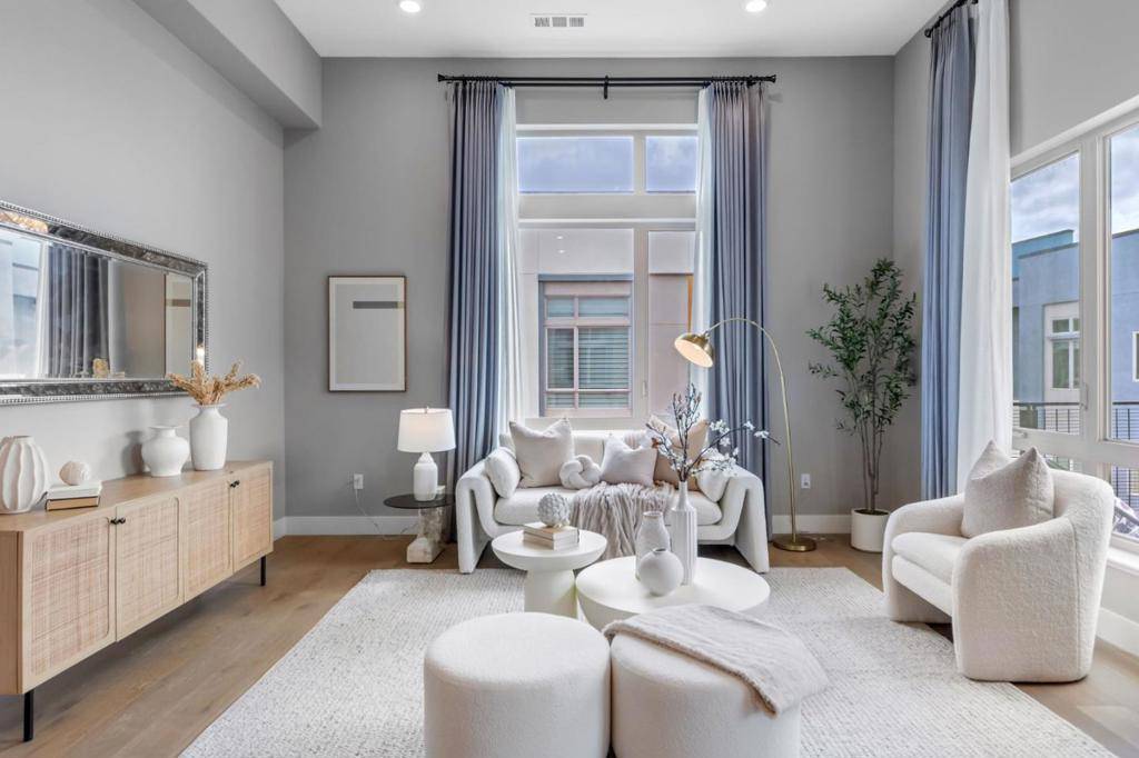 Foster City, CA 94404,708 Thayer #404